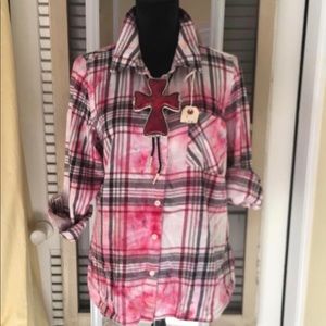 Upcycled ladies flannel shirt 💯